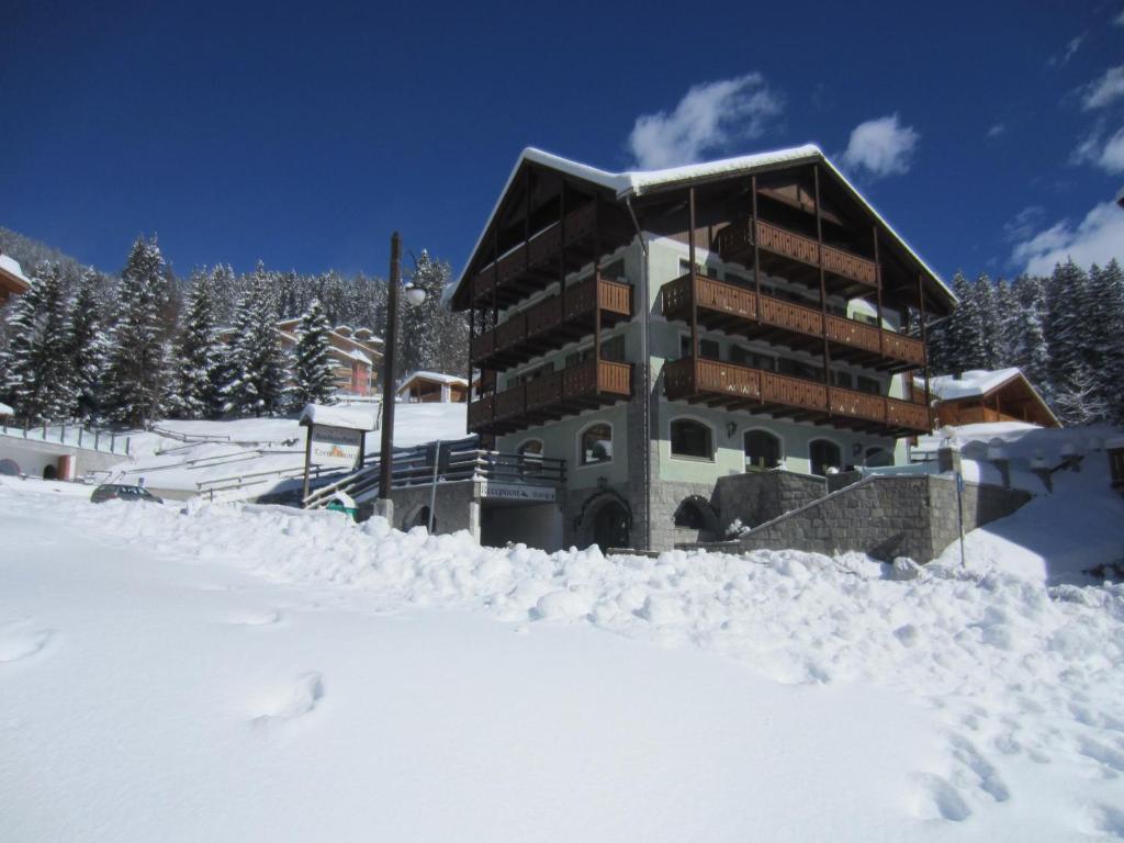 Апарт отель Rta Torre Del Brenta Мадонна-ди-Кампильо Экстерьер фото